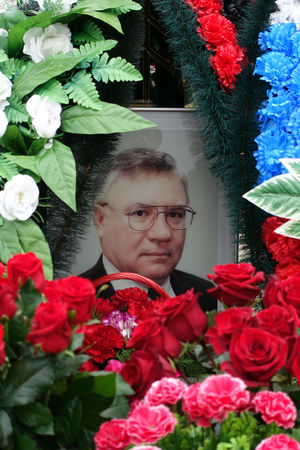 Генералов портрет на могиле.JPG