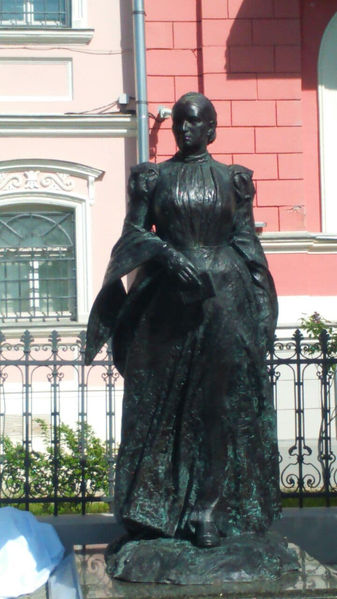 Файл:Памятник Мараевой.jpg