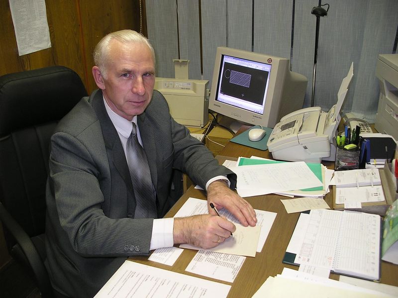 Файл:Тимонин в раб кабинете.jpg
