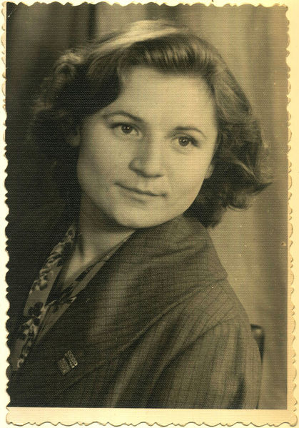 Файл:Бирючкова 1957.jpg