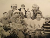 Дружная компания. Слева направо: 1-ый ряд -  Савин В.М;2-й ряд - (?),В.А. Муров, Л.В. Мурова, Л.И. Балдина, Игорь Балдин; 3-й ряд - О.С. Чехов, Леонид Чехов, А.А. Шевченко