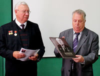 Генералов вручение книга.jpg