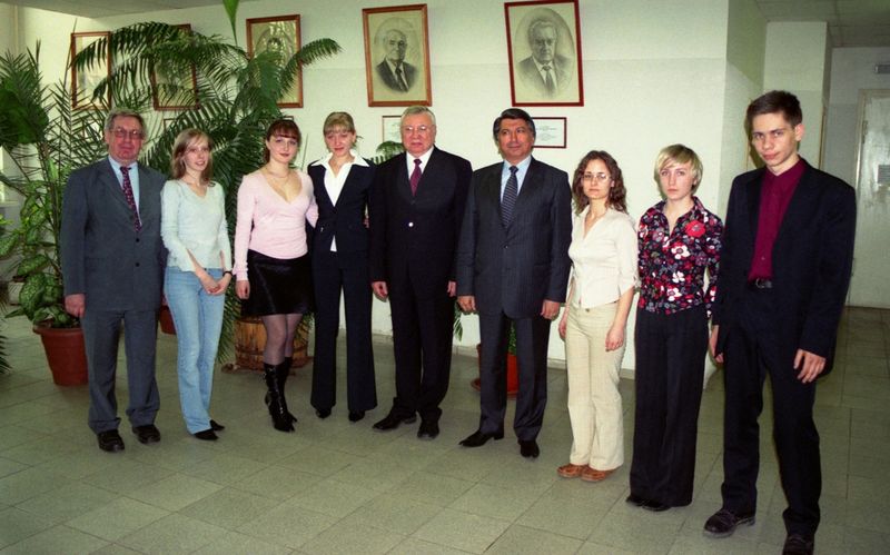 Файл:Перед ректоратом.jpg